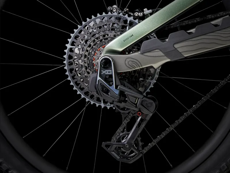 Trek Slash 9.9 XO AXS Gen 6 Full Suspension Mountain Bike 2024 in Lichen Green-2